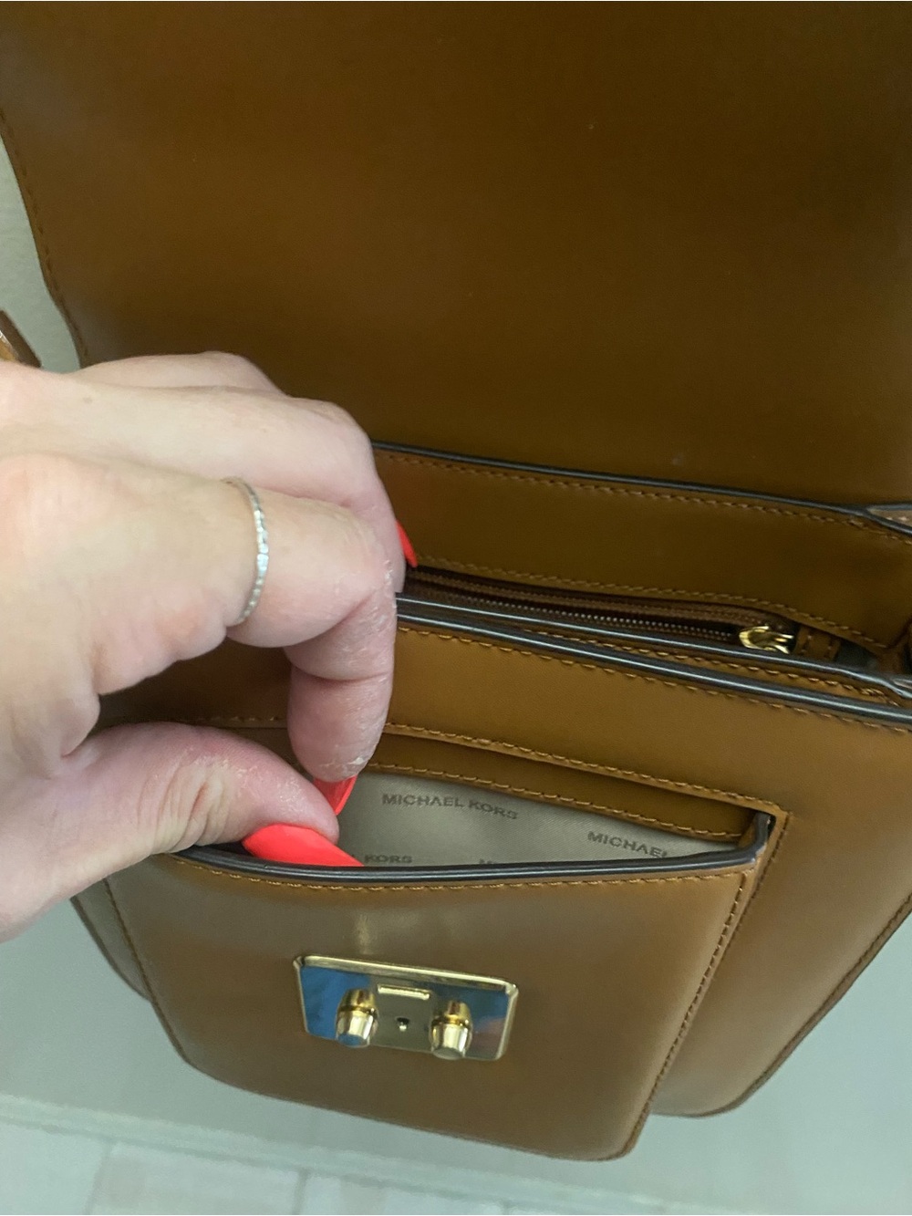 Michael Kors Sloan Editor Leather messenger bag - Picture 10 of 14
